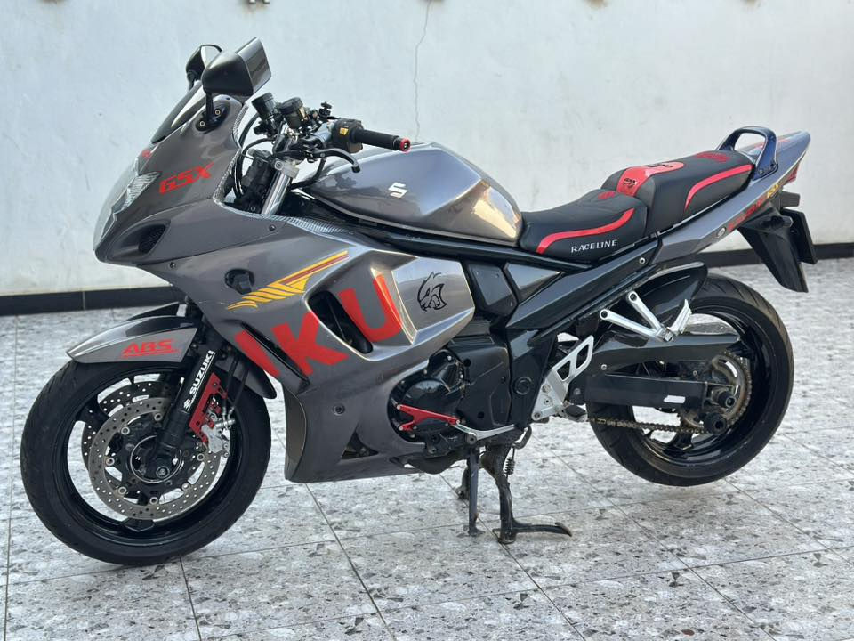 سازوكي gsx 1250 موديل 2011 مرقمه بسمي گير ومحرك مكفول كفرات جدد الدراجه جاهزه مابيهه نقص كلشي شغال مكاني ناصريه السعر 45 رقمي ‭0781 526 3164‬
