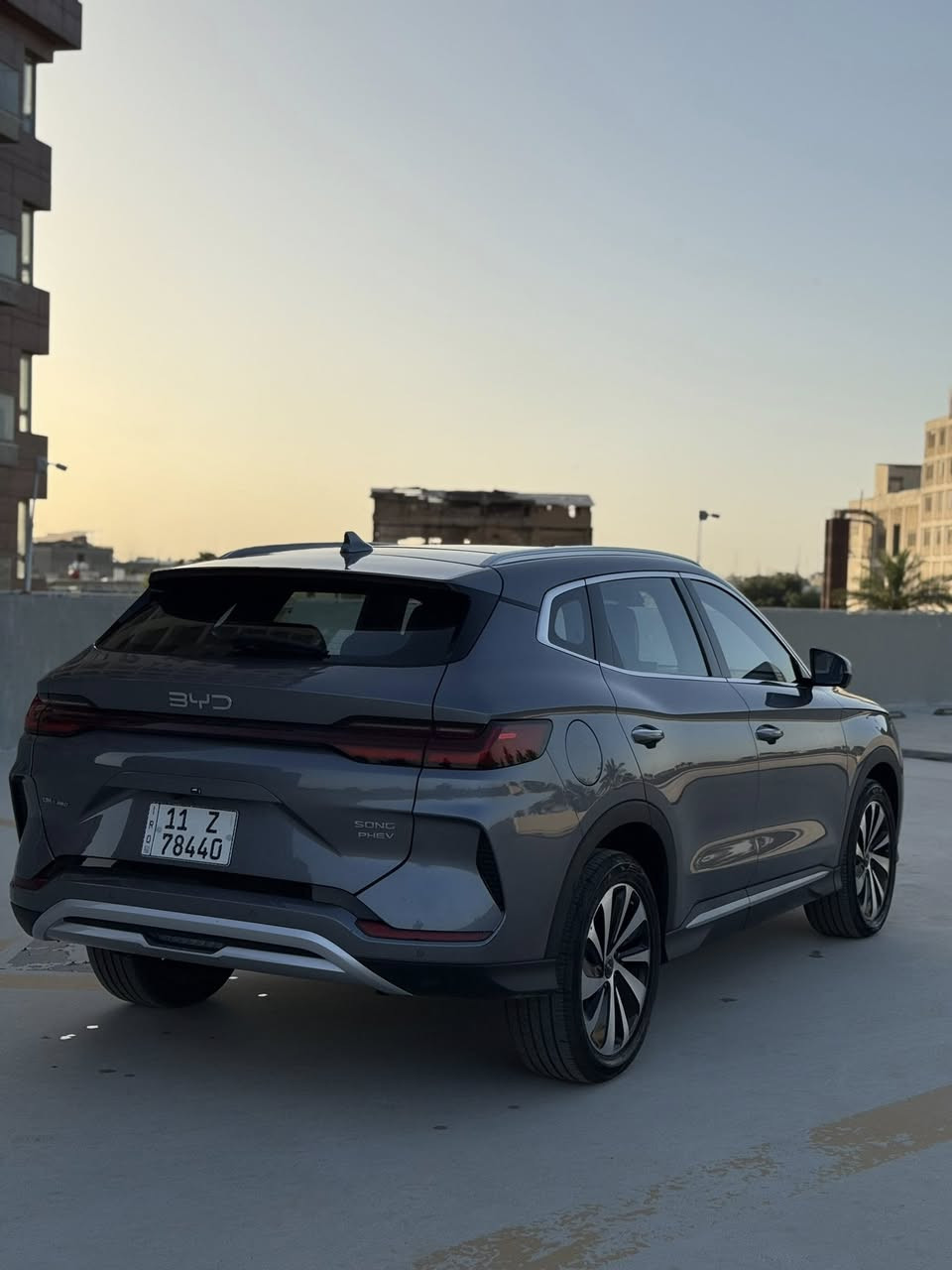 سلام عليكم 

2026 BYD Song Plus DM-i AWD Flagship Plus

للبيع
BYD Song Plus DM-i AWD
فلاكشب بلس FULL OPTION موديل 2026
✅ وارد خليجي أصلي (وليس صيني) وكالة نور الجزيرة
✅ أعلى فئة “Flagship Plus”
✅ دفع رباعي AWD
✅ هايبرد Plug-in DM-i

⚙️ المواصفات:

* محرك 1.5 تيربو + محرك كهربائي أمامي وخلفي
* قوة 320–330 حصان
* ناقل حركة E-CVT
* تسارع 0-100 خلال 5.9 – 8.5 ثانية
* مدى كهربائي حتى 80 كم
* شاشة وسطية دوارة 15.6 إنج
* شاشة عدادات رقمية 12.3 إنج
* HUD عرض معلومات على الزجاج
* كاميرات 360 عالية الدقة
* مقاعد كهربائية 8 وضعيات مع تبريد وتدفئة وذاكرة
* فتحة سقف بانوراما
* شاحن لاسلكي سريع 15W
* إضاءة داخلية متعددة الألوان
* جنوط رياضية 19 إنج
* زجاج عازل للضوضاء
* نظام صوتي ممتاز
* فتح وتشغيل بصمة

🛡️ أنظمة الأمان والقيادة الذكية (ADAS):

* مثبت سرعة راداري ذكي
* الحفاظ على المسار
* تحذير الخروج عن المسار
* فرملة طوارئ تلقائية
* مراقبة النقطة العمياء
* حساسات أمامية وخلفية
* قراءة الإشارات المرورية
* مساعد الازدحام والقيادة شبه الذاتية

⛽ اقتصادية جداً بالوقود
🔋 بطارية Blade الأصلية مع ضمان
📍 السيارة خليجي بمواصفات أعلى وتجهيزات أفضل من النسخ الصينية

💰 السعر: 43 مليون 
قابل للتفاوض للجادين فقط


**إذا كنت صاحب هذا الإعلان وتريد حذفه لأي سبب، رجاءا أرسل رسالة إلى الدعم الفني**