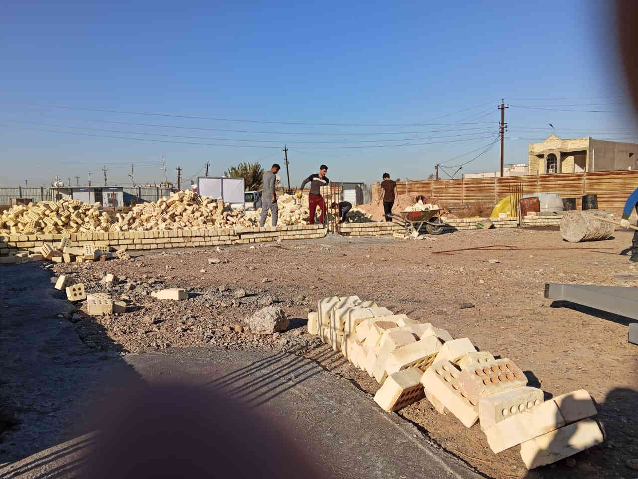 ﷽
[ إِنَّمَا يَعْمُرُ مَسَاجِدَ اللهِ مَنْ آمَنَ بِاللهِ وَالْيَوْمِ الْآخِرِ وَأَقَامَ الصَّلَاةَ وَآتَى الزَّكَاةَ وَلَمْ يَخْشَ إِلَّا اللهَ فَعَسَى أُولَئِكَ أن يَكُونُوا مِنَ الْمُهْتَدِينَ ]

وعن نبينا محمد عليه الصلاة والسلام:
" مَنْ بَنَى مَسْجِدًا لِلَّهِ بَنَى اللهُ لَهُ فِي الْجَنَّةِ مِثْلَهُ "

الفضل والأجر في هذا الباب كبير وعظيم ولا يبخسنَّ أحدكم الانفاق من مالهِ ولو بما يستطيع لان الأجر بقدر صدق النية والله يُضاعف لِمن يشاء .

لا يبخسن احدكم الدرهم ولا الدينار فما عند الله خيرٌ وأبقى.

اهل المصالح والمهن كلاً يستطيع التبرع بالعمل تطوعا لله .
_______________________________________

للتبرع بانفسكم لصندوق المسجد 
او تسليمها للقائمين على عملية الاعمار   
 عبر الهاتف : ***********
