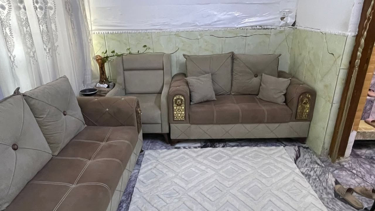 السلام عليكم قنفة ٦ مقاعد نظيف جدا جدا قماش وتر بروف ضد الماء مكانه الكاظمية السعر المطلوب ٢٥٠ الف دينار للاتصال 
***********
