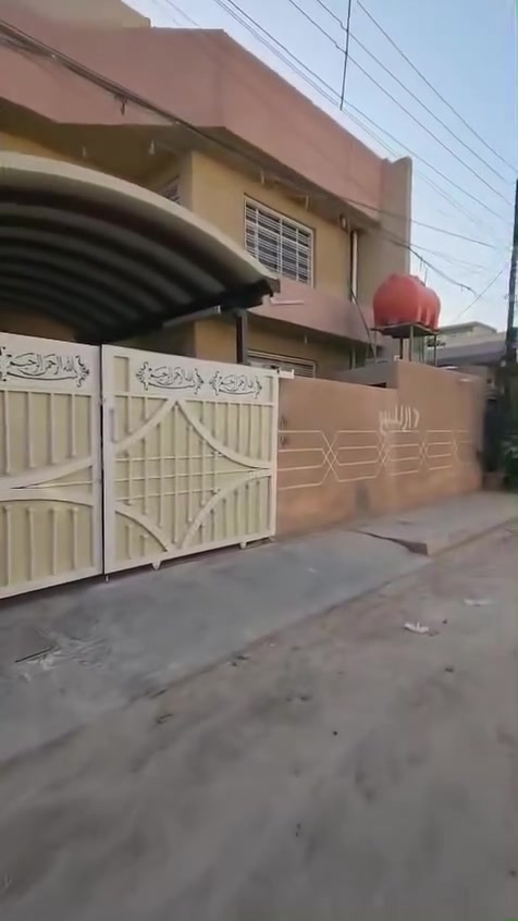 السلام عليكم 
بسم الله الرحمن الرحيم 
اللهم صلِ على محمد وآل محمد 
بيت 280م 20*14     
الموقع📍اربع شوارع شارع الامام علي كاع علي مكلف 
السعر : 320 مليون قابل للتفاوض 
للاستفسار مراجعه مكتب المهيمن للعقار (الزعفرانية اربع شوارع خلف دائره المجاري شارع الامام علي) ✅
 ***********

