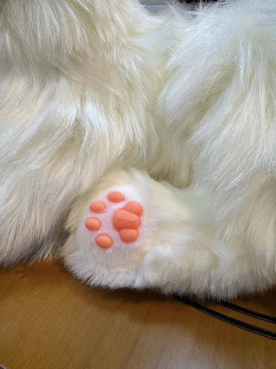 السلام عليكم
مجسم قطة 🐈 مقارب للحقيقي تفاعلي شحن تايب سي جديد ما مستخدم 
قيم وبالعافية 🌹
وهذا شرح 
هذه لعبة قطة تفاعلية نابضة بالحياة من شركة Elephant Robotics، وتحديدًا طراز MetaCat Ragdoll.الميزات التفاعلية: تم تصميم الروبوت ليحاكي سلوك القطط الحقيقية، بما في ذلك الخرخرة، وهز الذيل، وحركات العين، والقدرة على الاستجابة لـ 20 أمرًا صوتيًا مختلفًا.مستشعرات اللمس: يحتوي على مستشعرات مدمجة في الرأس والذقن والظهر، مما يسمح له بالاستجابة للمساتك بمواء واقعية وحركات تفاعلية.التصميم والمواد: مصنوع من فرو صناعي ناعم وعالي الجودة، مما يجعله آمنًا ومريحًا، وهو مناسب كرفيق للأطفال والكبار وكبار السن، خاصة أولئك الذين يعانون من حساسية تجاه الحيوانات الحقيقية.


**إذا كنت صاحب هذا الإعلان وتريد حذفه لأي سبب، رجاءا أرسل رسالة إلى الدعم الفني**