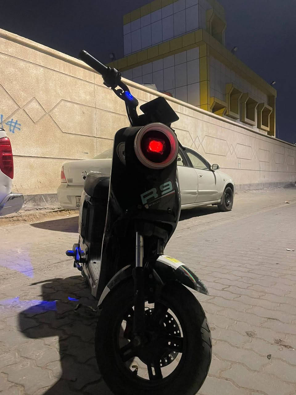 السلام عليكم دراجه شحن للبيع دراجه حلوه ونضيفه مثل ما بل صوره بطاريات الكبار دراجه كامله من كلشي الـمكان الـبصره القبله حي الجامعه الـسعر350 وبيهه مجال للاستفسار ***********
