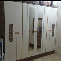 للبيع غرفة نضيفة 95% ما مفتوحة  استخدام 3 اشهر فقط كنتور وميز تواليت و...