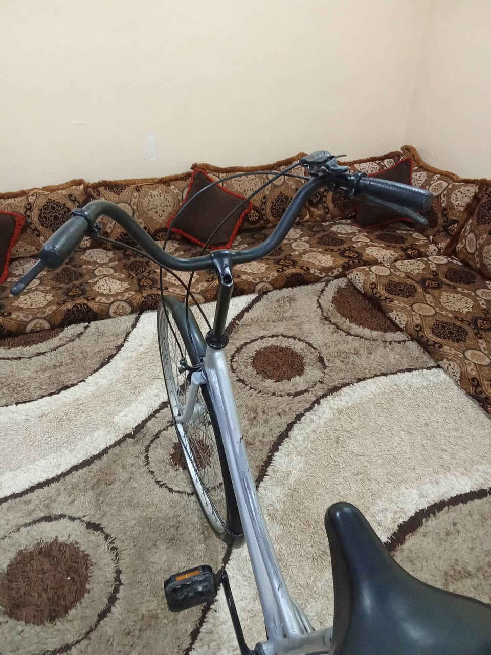 سلام عليكم بايسكل للبيع حجم 27سعر 45وبي مجال المكان موصل جانب الأيمن منطقة اصلاح الزراعي الاتصال عالرقم أو خاص *********** الويل الوراء بي عواج
