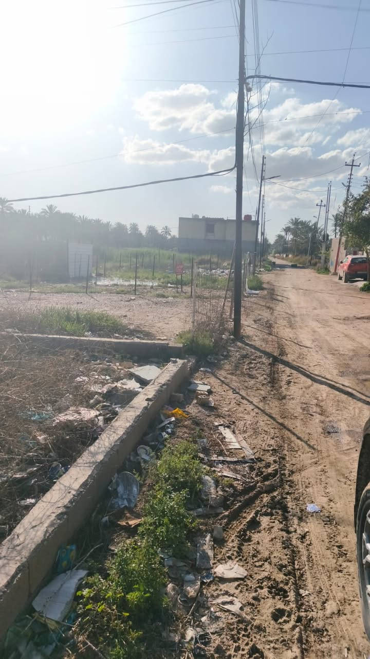 ياالله 
السلام عليكم 
قطعه ارض 260 متر واجهه 10ونزال 26 
السريدات القديمه المربع الثالث 
خدمات كامل ماء مجاري كهرباء وعن قريب التبليط 
سند 25 تحويل بسم المشتري المكاتبه مع صاحب الارض
السعر 60 وبيهه مجال للاستفسار ***********
