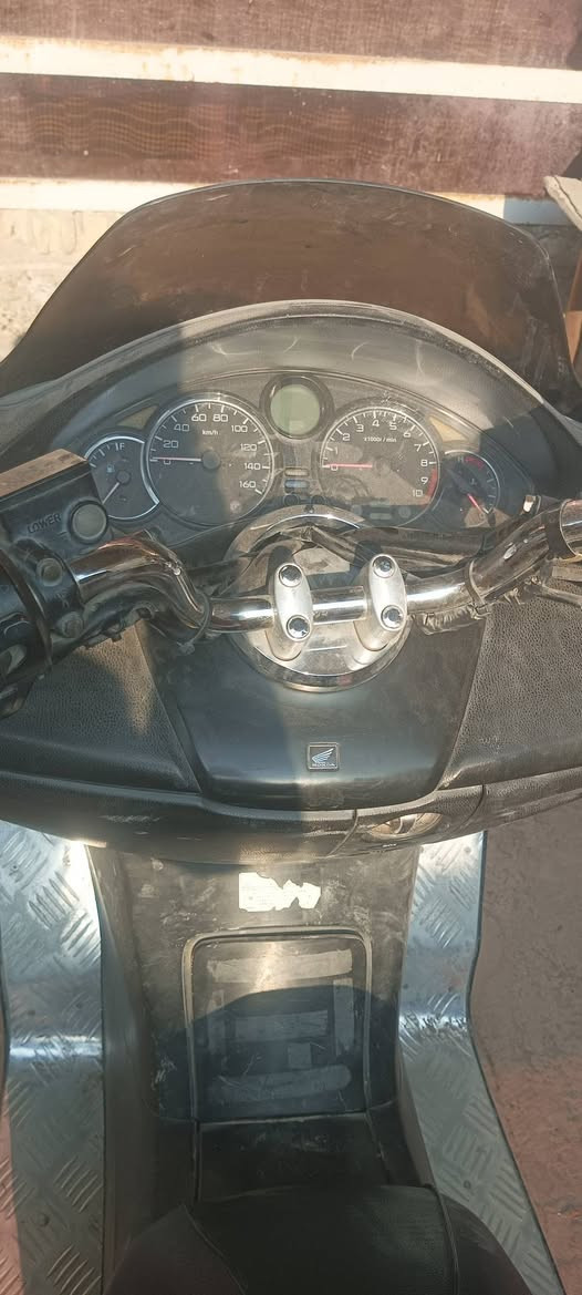 السلام عليكم فورزه 2008للبيع درجه نضيفه ***********
