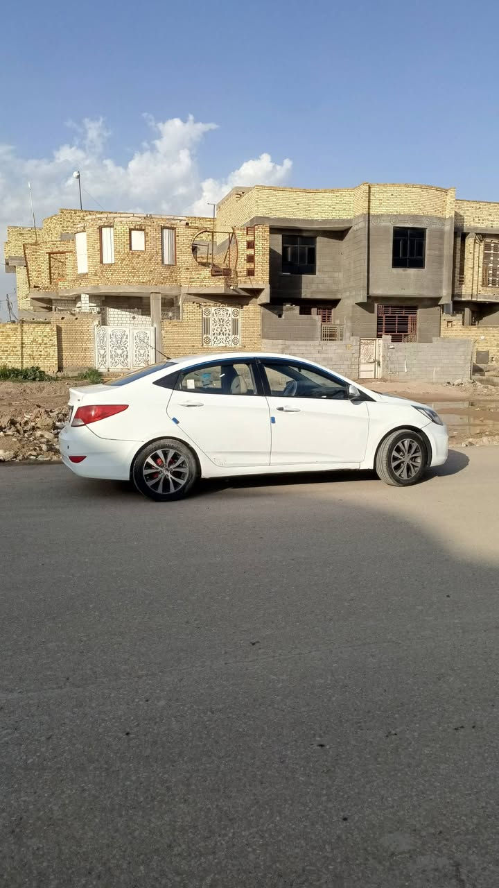 السلام عليكم
اكسنت 2015 خليجيه مكينة 1600 
فتحة سقف  شاشه كامرا ويل كب
السعر 83 وبيها مجال
شاصي +لغد +حوض مكفولة من الضربة
تدفى تبريد شغال

سنويه ل 2027
شرط التحويل 

‏‪***********‬‏
ذي قار/ الشطرة 

‏‪
