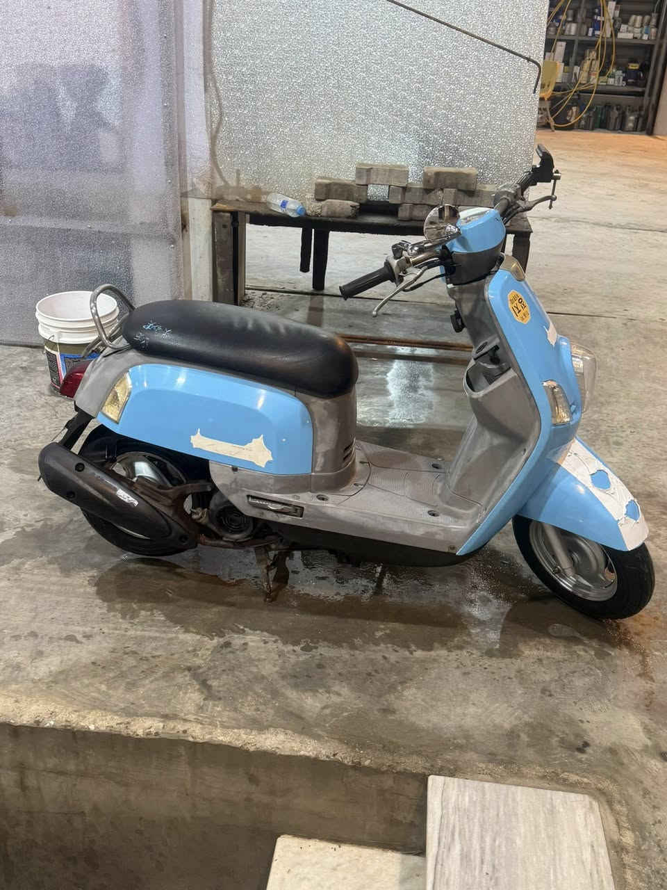 متاح بوليسي  داخل رصاصي صايرله اقل من ثلاثت اشهر من طالعه من الحاوية مكاني بصره قضاء المدينة *********** هاذه رقم سعرخاص
