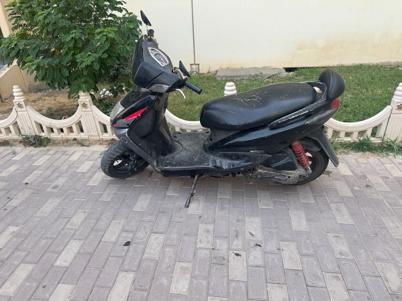 السلام عليكم سكنس نثية 140 نكرة سلف كهربائياتها كلها شغاله الدراجة بس استاند خلفي مابيها تجي تفحص وتاخذ سعرها450وبيها مجال للطيبين مكاني بسماية للتواصل واتساب***********