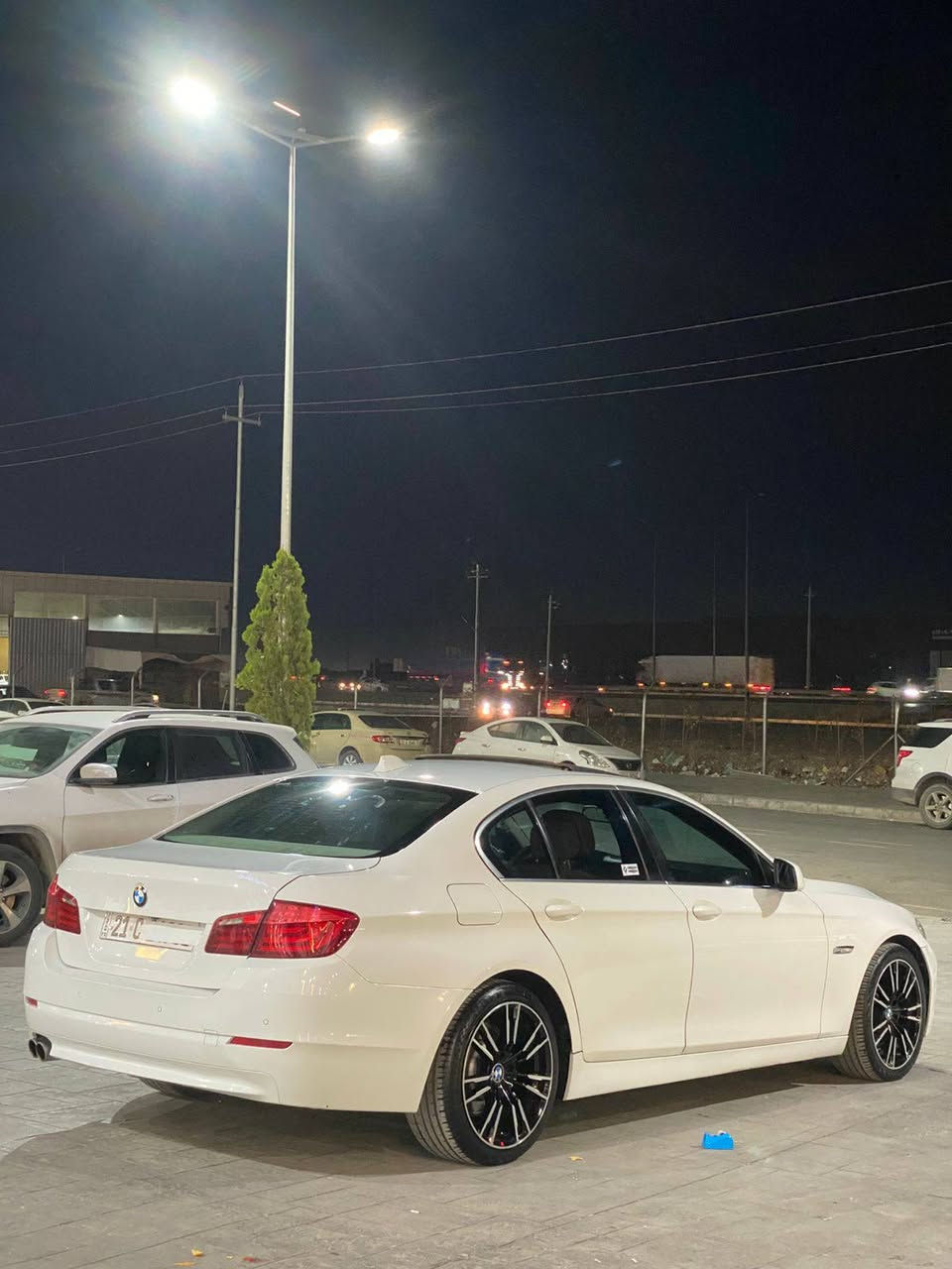 Bmw f10 
 موديل 2011 حجم 530 سفري شةريكةي عروشة  يةك    دةرگاي پشتي سةكن سبوخة بةبي ژوري بي داخلي رةقةمو سةنةوي هةموي نوئية بةناوي خومة دةعامي لو دةعامي ***********بةشةرتة   ژ.م
