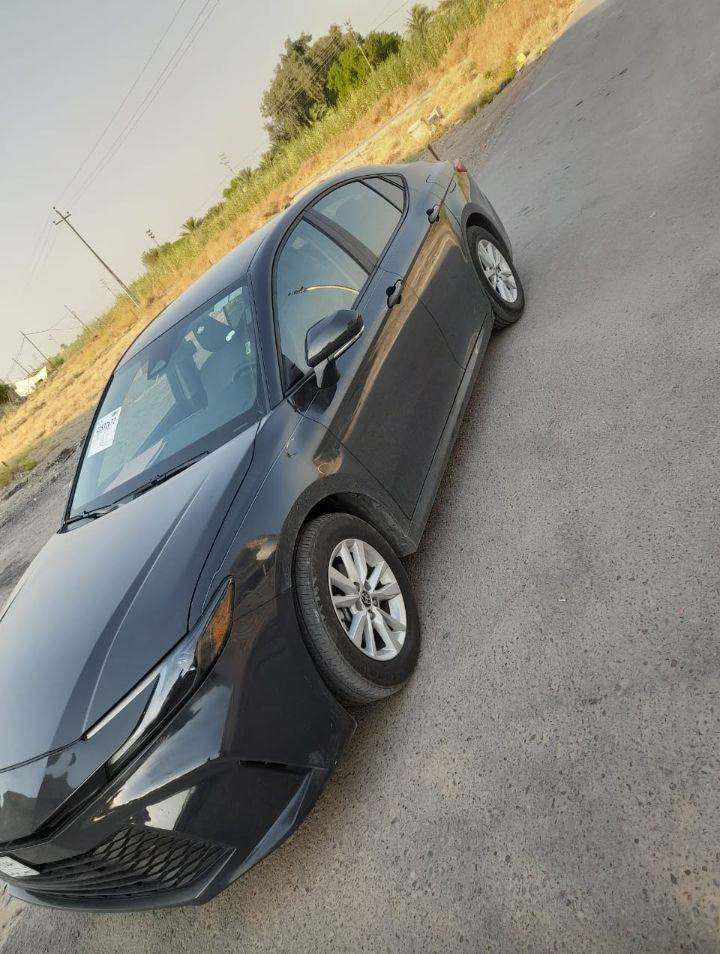 السلام عليكم 
كامري موديل 2025 
وارد امريكي هايبرد 
ضرر بنيد مبدل فقط 
السعر 220 
مرقم بغداد 
مكاني بغداد ابو غريب 
رقم الهاتف ***********
