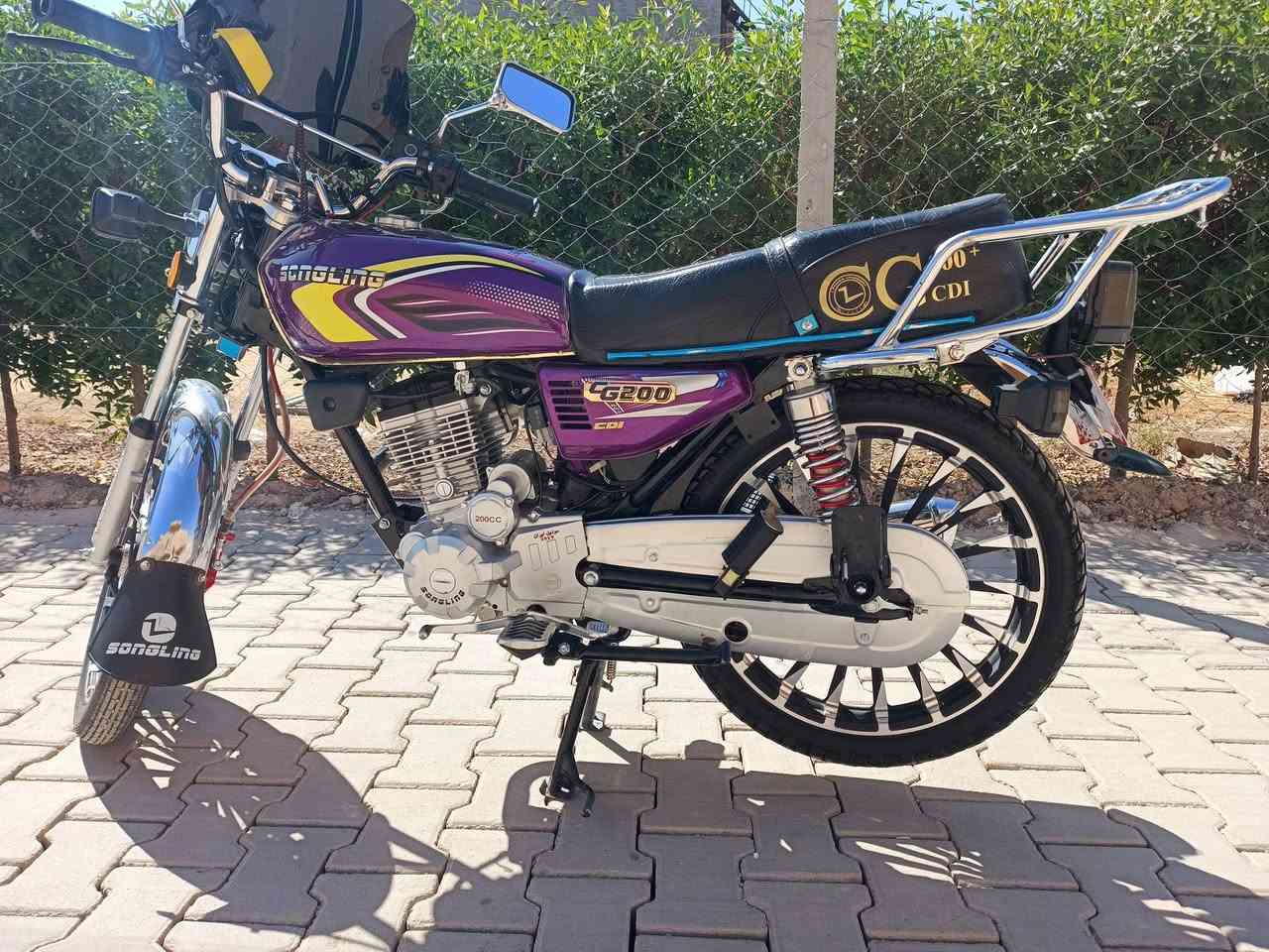 السلام عليكم دراجه للبيع ايراني سونك دراجه جديده موديل 2025  الدراجه كفاله من كلشي ما مفتوحه ولا اي شي على وضع الشركه تجي وشوف نفس الصور واحسن بيع وترهم مراوس بدراجه مرقم حسب الاتفاق سعر خاص موجود ورقم وبيك خير ودلل ***********
