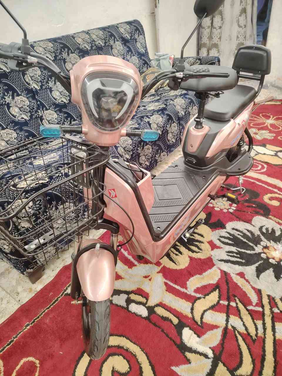 دراجة شحن حجم 14
بطارية ليثيوم
جديده بالكارتونه
بعده ما مشدوده
لون أبيض
سعر 450 الف
***********
بغداد البلديات
نفس الي بالصوره بس لون أبيض موجود
