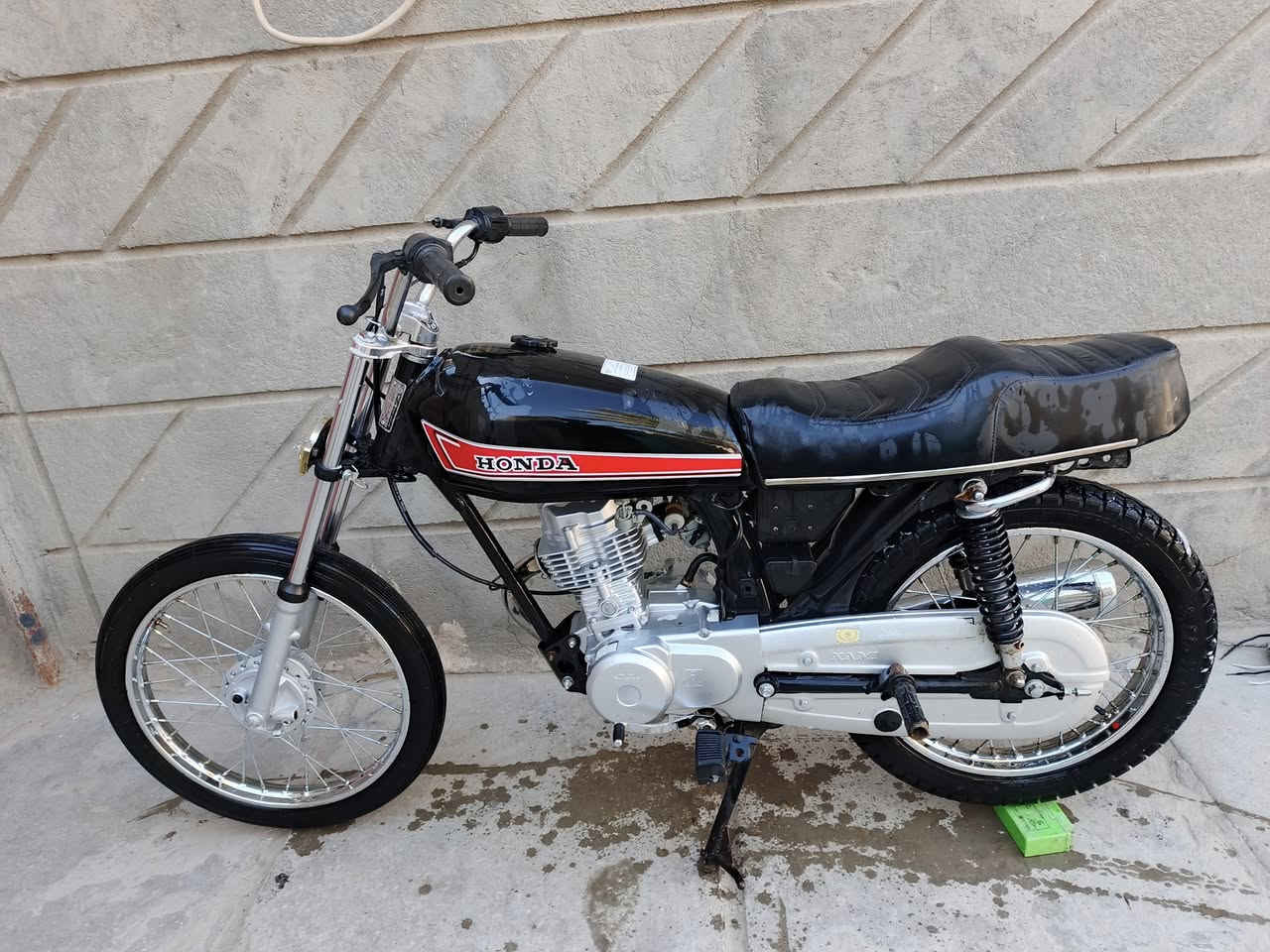 السلام عليكم دراجه للبيع توها معمره صار شهرين مكينه نامه ما مفتوحه كلك كلك  لدراجه سعرها 550قفل قفل مكاني ناصريه مركز ***********
