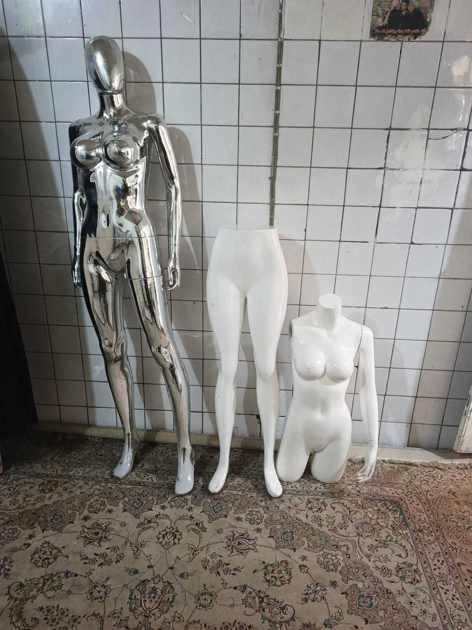 مليكانات مختلف الاحجام
مع سجج وحمالات ملابس واحذية
***********
