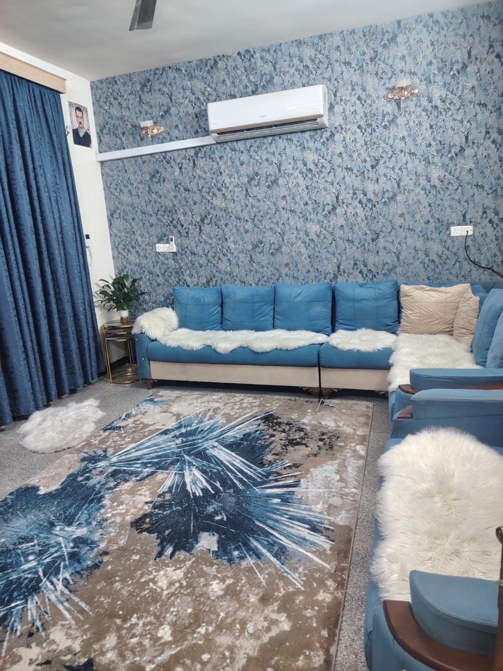 دار مساحة 80 متر في حي العامل موقع خدمي مطل على السريع 
بناء حديث يحتوي على : الطابق الارضي استقبال + حولي + مطبخ + صحيات + منور (يصلح حمام حار )
الطابق الاول : غرفتين نوم + صحيات 
الطابق الثالث : بيتونه + سطح
***********
***********
***********