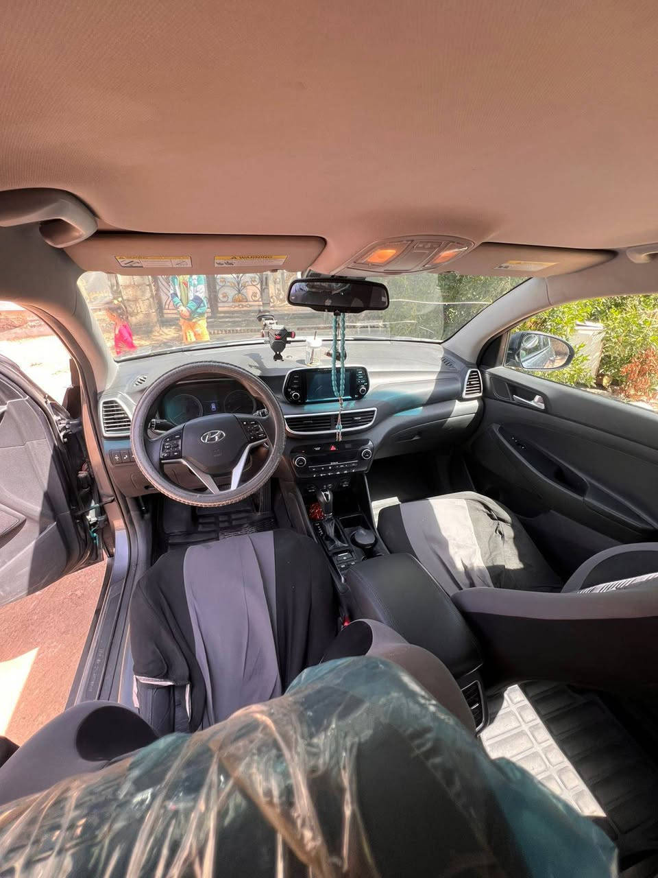 سلام عليكم توسان موديل 2019وارد امريكي فول مواصفات عده الفتحه مكانه دوانيه ***********
