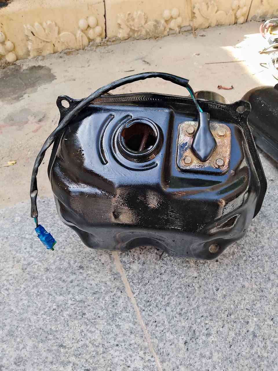 السلام عليكم للبيع قطع تفصيخ منغولي كله جديد ونضيف وبلادي  على الفحص صالنصه اصليه وكلج خلفي اصلي تانكي مال بانزين  وسوبايه جديده الاسعار مكتوبه على القطع مكان كربلاء طويريج الشراي يتصل ***********
