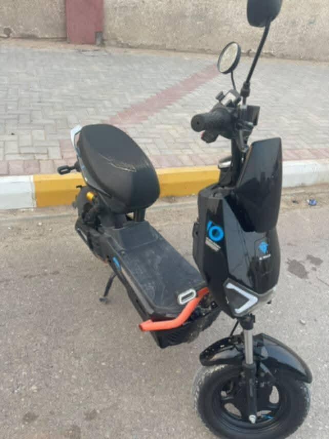 سلام عليكم دراجة شحن للبيع المواصفات 👇
ملف 2000 60v

بطاريات5 كبار 🔋 32 امبير 

4 نمر 

سرعة 90

صافرات إنذار 

ستان تعليك و صفح

السعر  350


**إذا كنت صاحب هذا الإعلان وتريد حذفه لأي سبب، رجاءا أرسل رسالة إلى الدعم الفني**