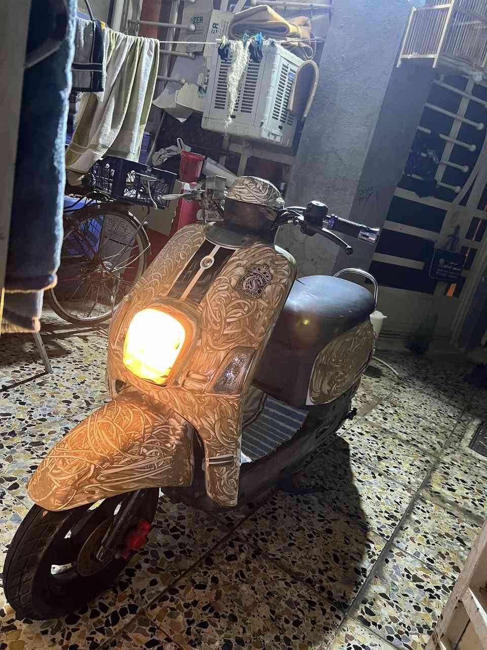 يا الله سلام عليكم شباب دراجه ماكس بوليس مال رمبه صارلها6اشهر من نازله كلشي ما ناقصها فقط هورن و المكينه ماشاءالله خير من الله يعني يجعز السان عنها تاخذه راسك بارد العنوان بغداد.بغداد الزعفرانيه أربع شوارع رقم الهاتف ***********
