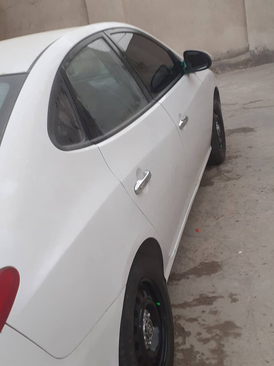 السلام عليكم 
النتر موديل 11خليجي مكفول  من صبغ وتبديل  ماعدا بارد باب خلفي محرك 1600دكشن عالي المرغوب رقم اربيل باسمي سنويه وهزه جديده سنويه ل30 محرك وكير خير من الله تبريد شغال تخم تاير جديد وباتري جديد سياره ماعايزه شي مكاني بابل 
***********
