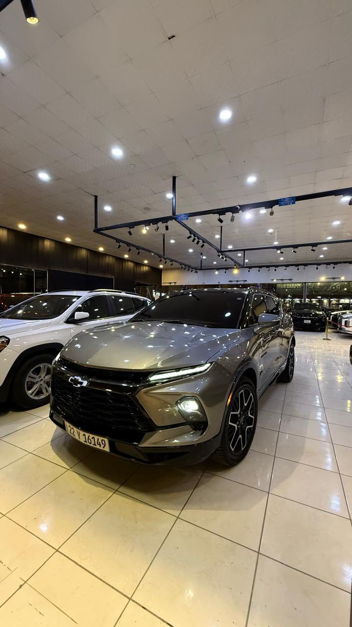 شوفر ليت بلايزر للبيع RS فول اعلى فئه 
الضرر جداً حفيف فقط البنيد مبدل السياره جديده وفول ولون سمنتي تو كلر علامه ضوئيه  المحرك V6 سلندر مواصفات RS معروفه فولل سعرها 260 ورقه  رقم لوحه اربيل وكالة او مداور 
استفسار 
0770 329 3301
