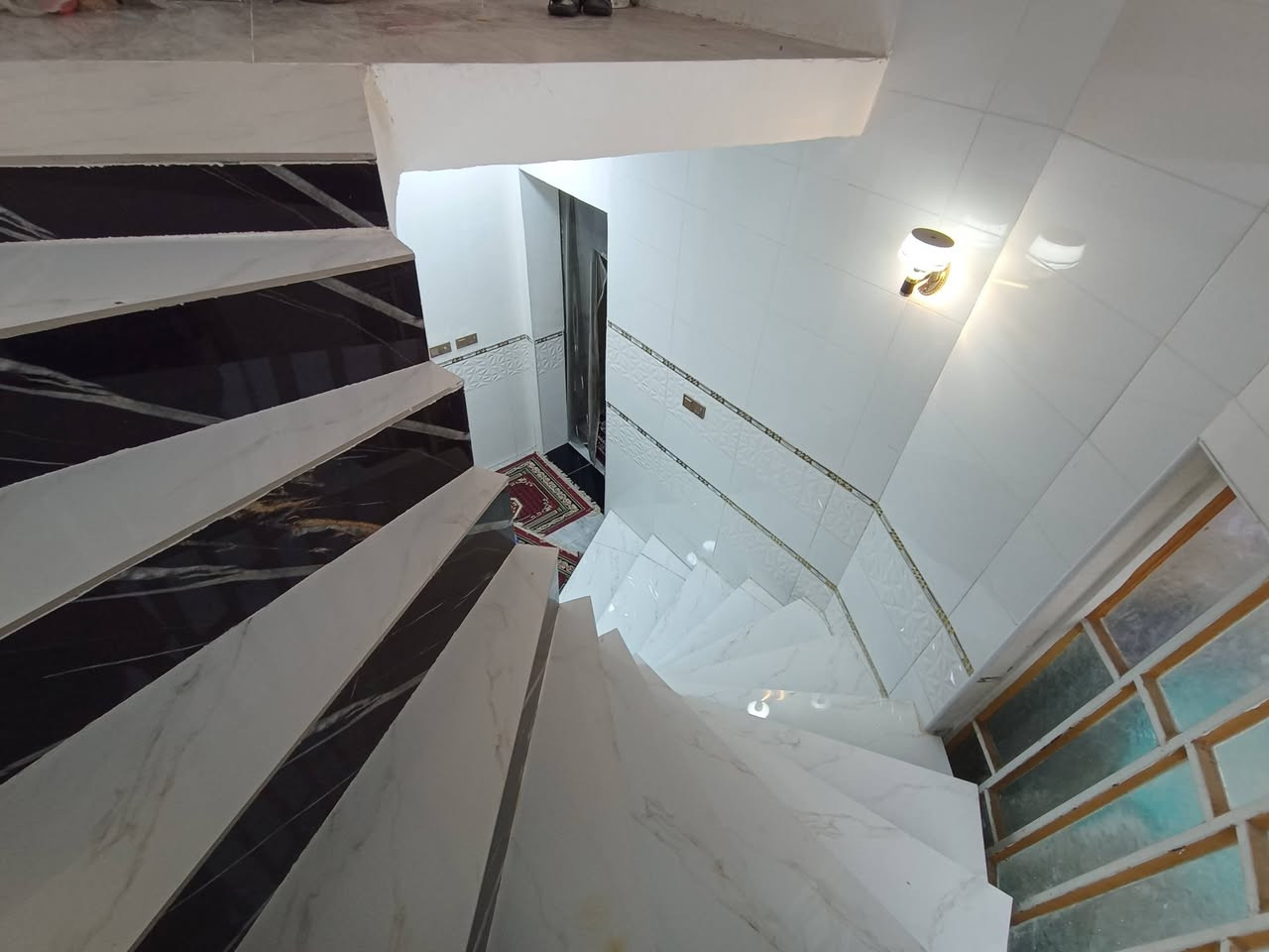 دار حديث بلتاجيه طابو صرف 200م يحتوي على 2غرف واستقبال وهول ومدخل ومطبخ حار وبارد ودرج معزول وصحيات داخليه وخارجيه ومنور 2
***********
