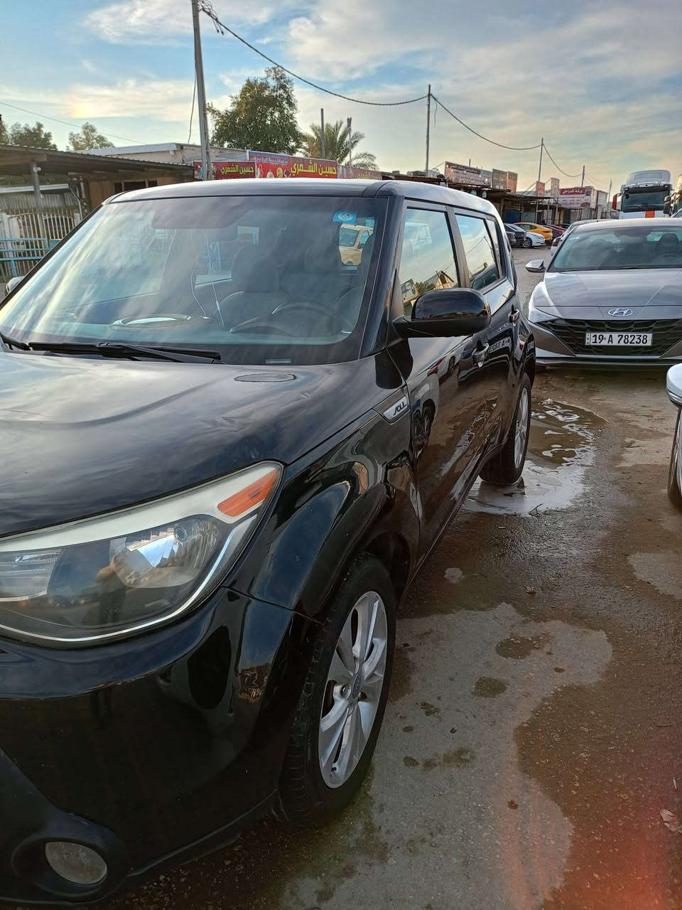 كيا صول موديل 16 وراد امريكي مكينه 2000 ما مفتوحه بلادي رقم بغداد سنويه ل 28 تحويل مباسر تلاث قطع صبغ بدون اي قطعه تبديل ليبل واحد كله السيارة بدون اي ايرباك ماشيه 112 مواصفات ويل كب تحكمات جهتين داخل صاج كامره بلاديه كلها بلاديه رقم التلفون ***********  السعر 112 وبيه مجال متواجد خاص
