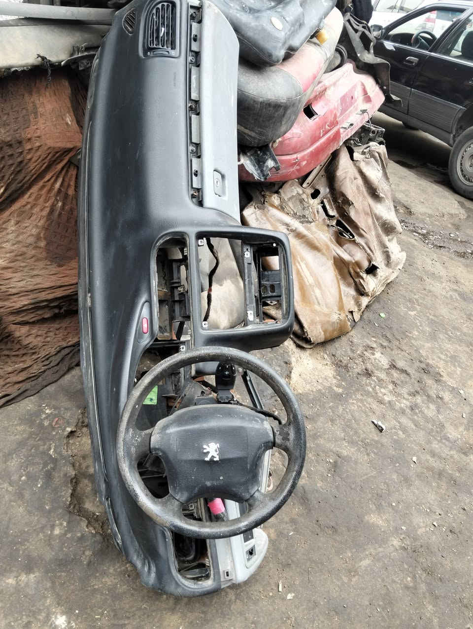 السلام عليكم يتوفر غراض 406 عنوان بغداد للتصال *********** السعر عليه خاص او اتصل وتدلل
