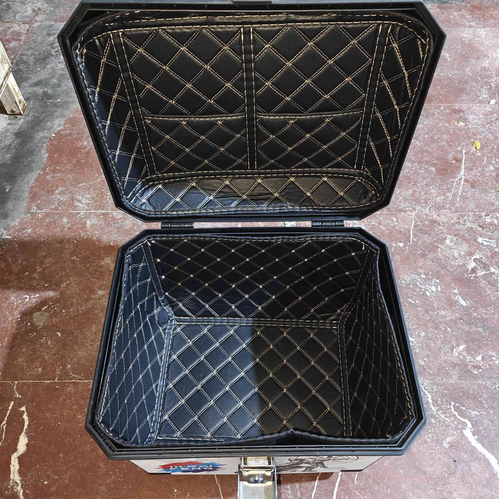 السلام عليكم صندوق جديد غراض كاملة تجي ويا قاعدة + سلة ماكس + قاعدة ومرايات سعر الصندوق 30 ألف والسلة والقاعدة والمرايات 15 ألف 
ملاحظة الصندوق تجي ويا قاعدة خاص بي. 
العنوان الناصرية مركز شارع يا حسين


**إذا كنت صاحب هذا الإعلان وتريد حذفه لأي سبب، رجاءا أرسل رسالة إلى الدعم الفني**