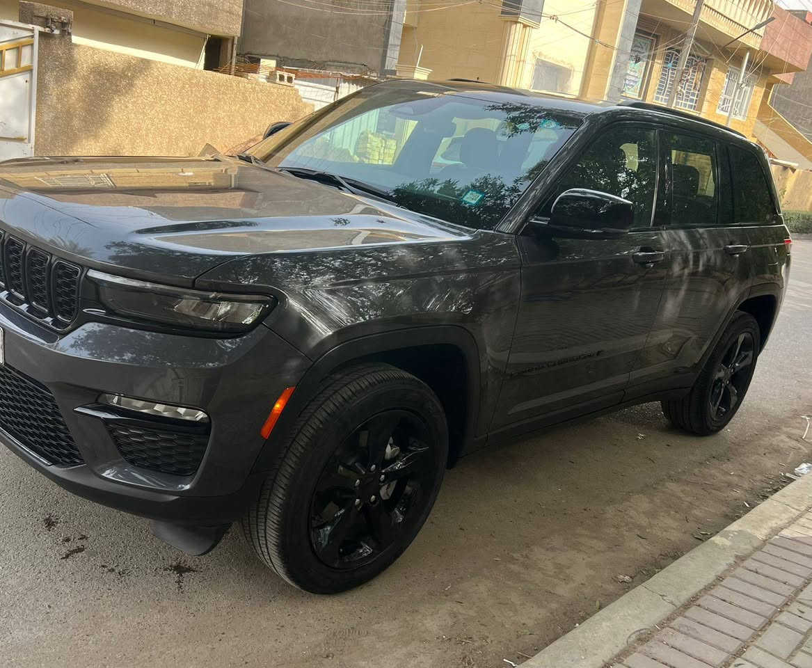 السلام عليكم للبيع او مراوس جيب ٢٠٢٤ رقم بغداد بسمي ٥ راكب محرك ٦ سلندر  وارد امريكي بدون ايرباك بدون تبديل اي قطعه رصعه بل بنيد ونفسها مصلحها على كدها بلاك توب مابيها اي نقص ماشيه ٩ الف فقط السعر ٣٣٥ العنوان بغداد الزعفرانيه *********** بغداد, العراق
