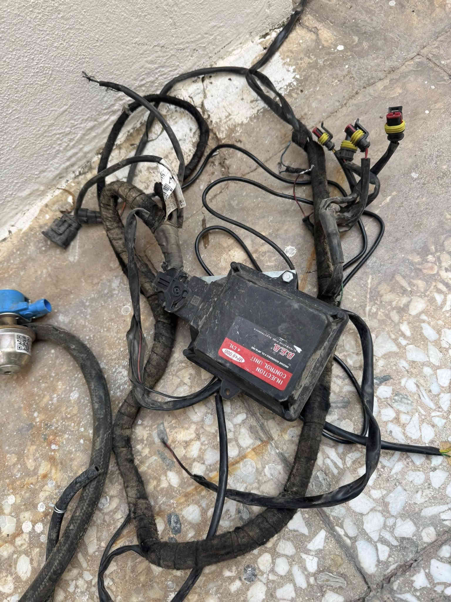 منضومة غاز حلقي 60 لتر 4 سلندر مع كارت الضمان 
مشدوده عل سياره صار 6 اشهر بعدها داخل الضمان 
مكان الموضومه كركوك 
***********
