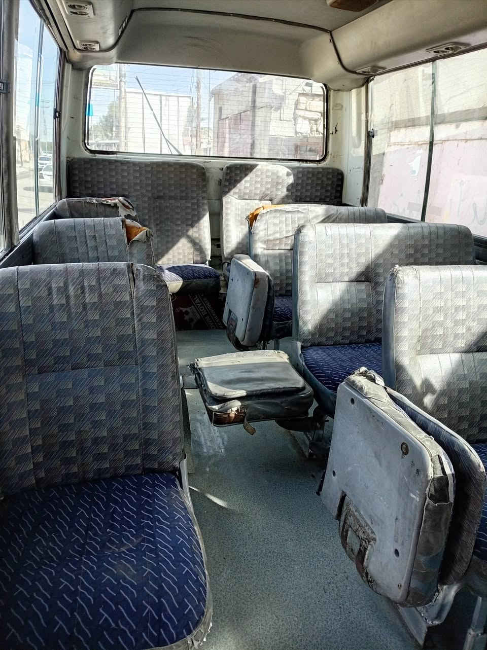 السلام عليكم كوستر نيسان2002للبيع او مراوس مكينه وكير كرنفال للاستفسار الاتصال ***********
