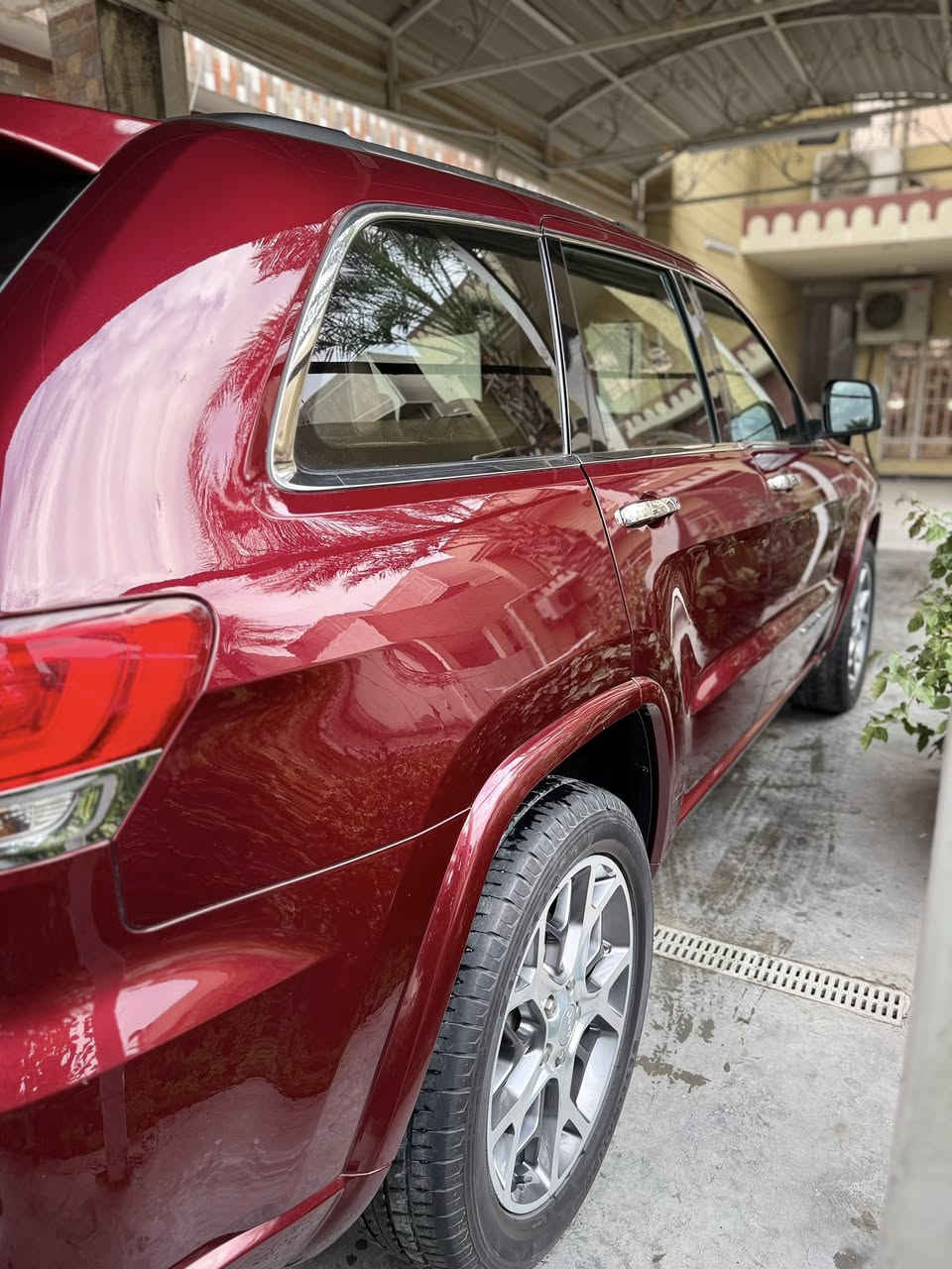 سلام عليكم
للبيع 

جيب موديل ٢٠٢١ خليجي 

رقم بغداد 

ماشية ٤٢ 

فول مواصفات اوفر لاند ام الشاشات داخل مشمشي 

بصمة

بانوراما 

كشنات كهرباء

كشنات تدفئه تبريد 

رادار خلفي 

صندوك كهرباء 

جكات 

شاشات خلفية

مري كهرباء 

تشغيل عن بعد 

حساسات 

ستيرن تدفئه 

فورويل 4X4

نزول منحدرات 

ستيرن كهرباء 

مثبت سرعة

كشنات خلفية تدفئه 

وباقي مواصفات الوفر لاند الفول 

السعر ٣٢٥ وبيهة مجال 

مكان السيارة بغداد 

***********
