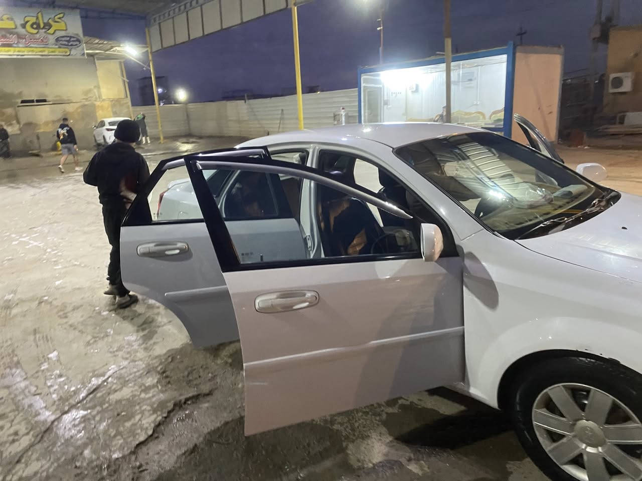 السلام عليكم أوبترا للبيع موديل ٢٠١٢ لون ابيضّ السياره جاهزه من كلشي رقم الأنبار مشروع وطني تحويل ثاني يوم مواصفات السياره گير بالشرط محرك بالشرط صدر جديد خلفي امامي تدفئه تبريد ويه السويج  شاشه كامره شد جديد  لايت زنون تخم تاير جديد الكهربائيات بالشرط كلها  من الدعائيه للدعاميه شغاله عنوان السياره صلاح الدين تكريت السعر المطلوب 79 وبيها مجال حگ الجيه    لتواصل  ***********
