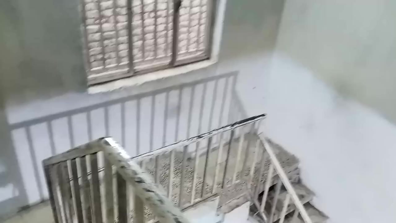 سلام عليكم بيت طابو صرف مساحه 340 متر شارع الصفر كماليه قرب مخبز الأخوين طابقين طابق  الأول ستقبال وهول ومطبخ وكراج كبير وحديقه وغرفه وصحيات خرجي وطابق الثاني غرفتين وصحيات ومخزن بشارع الردينيه وشارع أبو سعيد العكيلي موقع مميز سعر مناسب ***********
