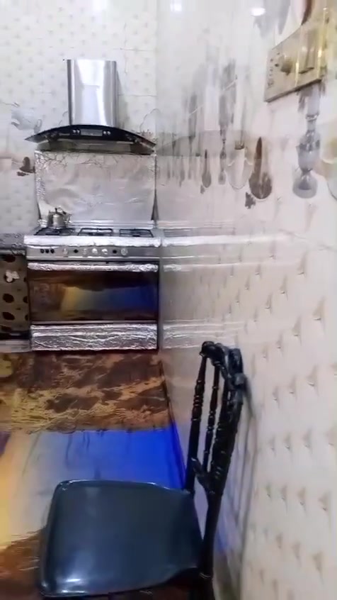 عندي بيت للبيع ١٠٠ متر بحي النصر قرب مدرسه التضامن للبنات منطقةال٢١ واجهه ٥نزال ٢٠ بناء جديد سنة ٢٢ بناء طابوك جمهوري....... بناء حديث وخريطه تخبل اساس وسكف صب مركزي  
غرفه نوم وصاله ومطبخ.مفتوح ع صاله تصميم تركي  ومكشوفه وحمامات داخليه وخارجيه واستقبال ومخزن فوك وهيكل غرفه  البيت عالي عن الشارع وكوله سيراميك للسكف والارضيه كاشي البيت جديد كلشي معايز🤲سعره 125 وبي مجال للشراي ***********📞
