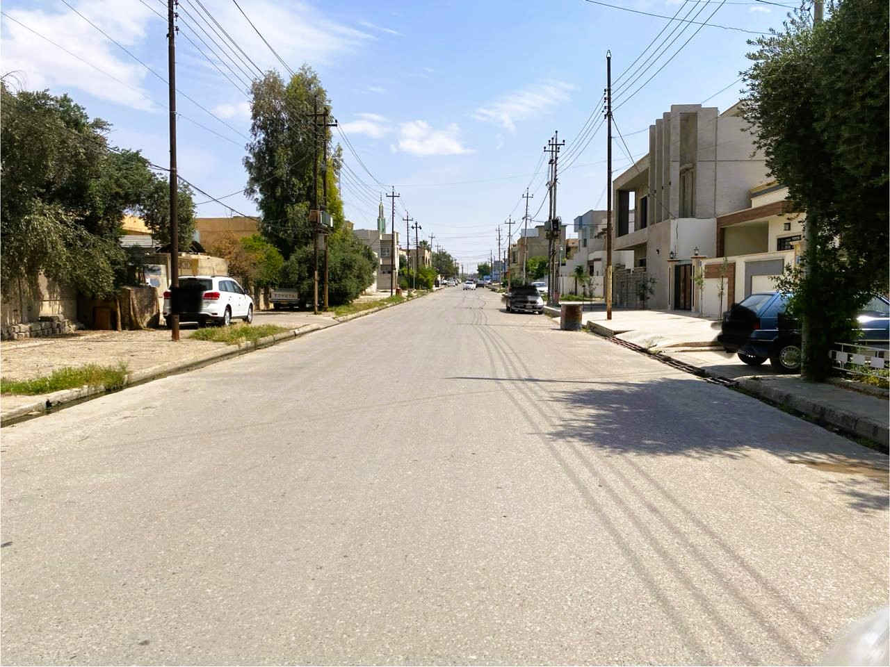 ارض للبيع بموقع هادئ ومميز بالجانب الايسر من مدينة الموصل مقابل (حي المحاربين) بالقرب من شارع النخيل (المشاتل) تبعد (1) كم تقريباً عن مطعم (قصر السلطان) و(حلويات دليل) الجديد تقع على شارع عرض 20 متر- (صرف سكني (طابو) سند لعام 2025مساحة (205) واقع حال واجهة (7) وعمق (30) وبالسند (195) متر السعر المطلوب (190) مليون ملك صرف سكني (سند)  من صاحبها الشرعي مباشرة-  ***********
