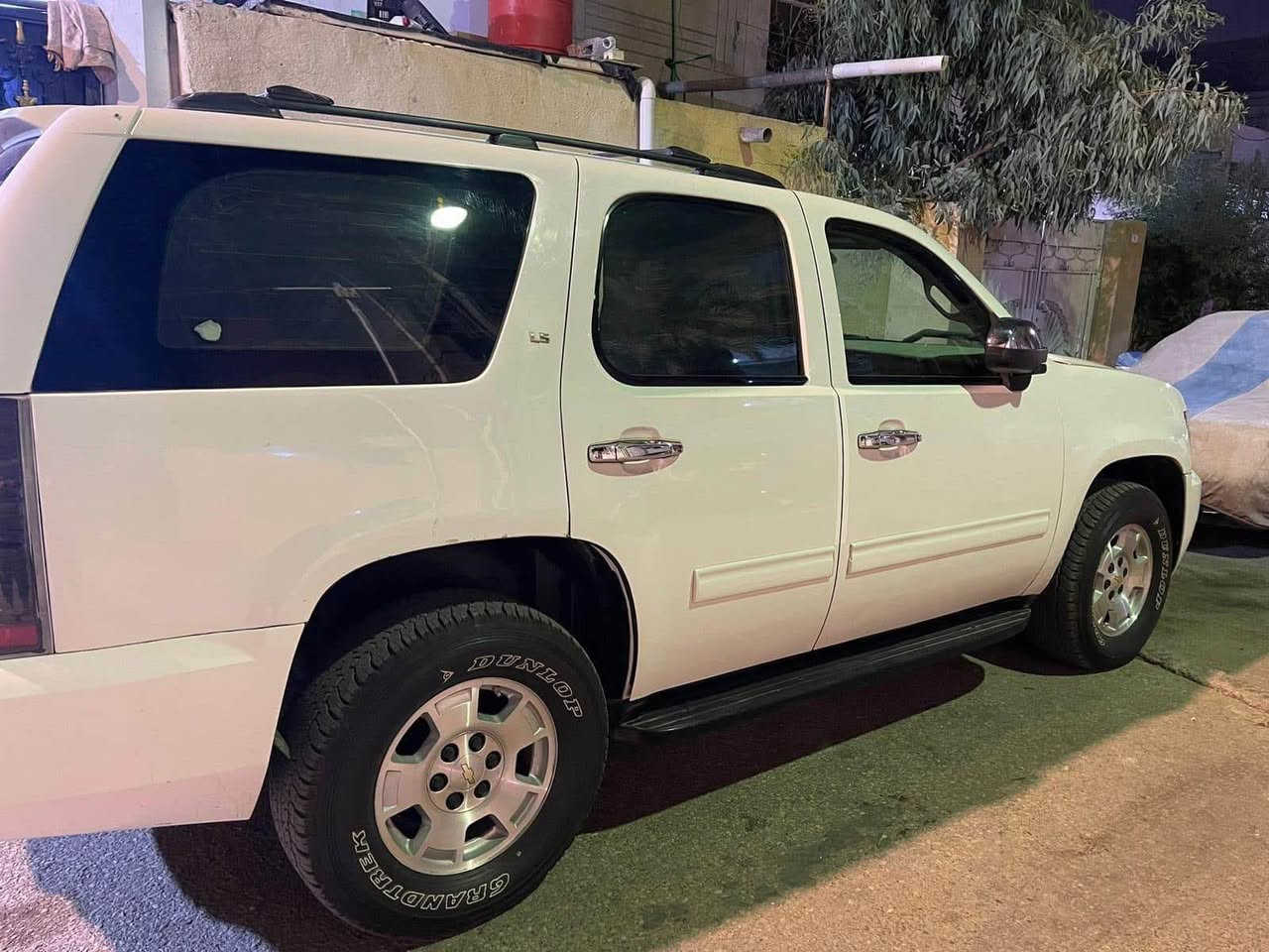 تاهو 2012 مصبوغ عام سياره بوليسي لونه بلادي ابيض بيه خط ازرك مال شرطه مريكيه او نصبغت بل العراق سياره جديده تخم تاير حداديه كلش مابيه رقم بصره هزه جديده ورقم جديد  سعر175 او بيه مجال رقم صاحب سياره ***********
