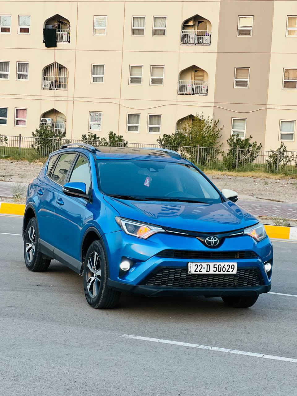 السلام عليكم 
السعر 170 وبيه مجال 
للبيع راف فور موديل 2018 XLE
وارد امريكي ضررهة جاملغ وبنيد ونفسه راجع  بدون صبغ 
ماشية 74 الف 
بصمه فتحه سقف رادار 
مثبت سرعه تحديد مسار 
فور ويل مانع انزلاق تحكم ستيرن 
جهتين
3 انظمه قيادة 
محرك 2500 
مكفوله كير ومحرك وكهربائيات 
تخم تايرات جديد صدر امامي خلفي جديد  
*********** بغداد, العراق
