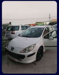 بيجو  2006 بو فروشتن سه نه وى و وكاله به شه رت گير اتوماتيك جام كاره ب...