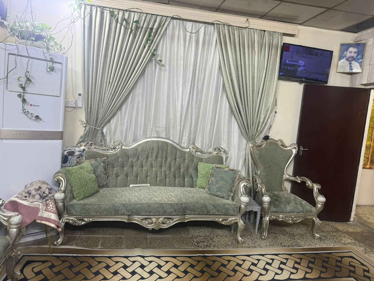 السلام عليكم تخم للبيع من الخشب القوي مثل ما موضح كدامك السعر (1مليون) وبي مجال الموقع البياع والستفسار على هذا الرقم (***********)
