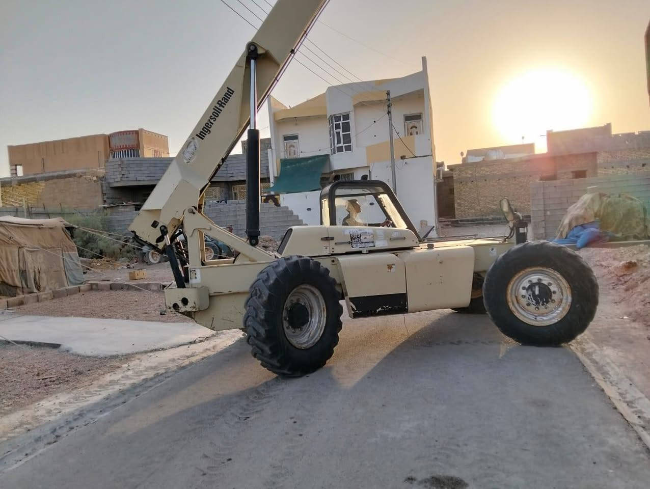 رافعه شوكيه البيع 14 متر 205 ***********
