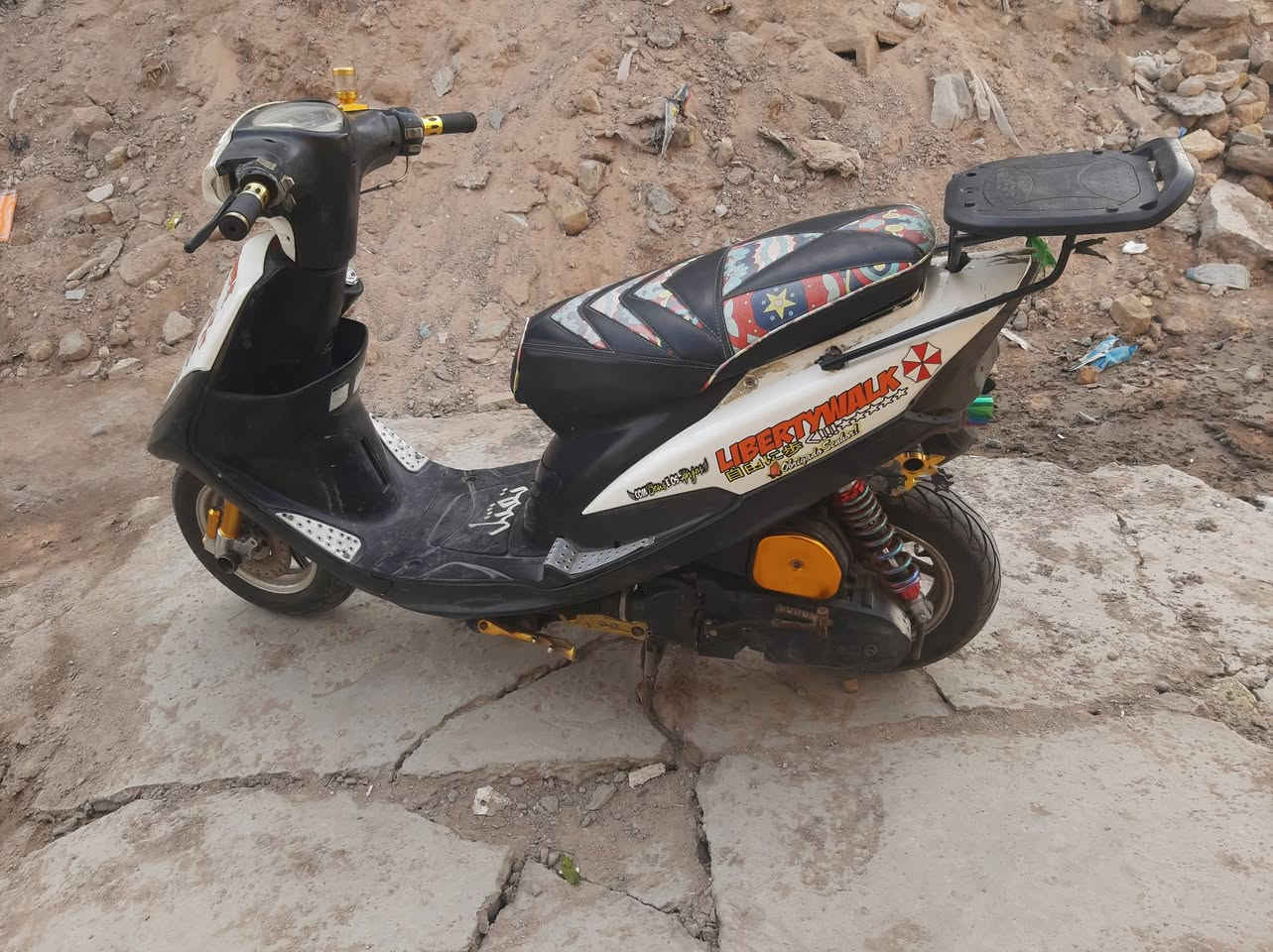 سلام عليكم ماكس عدله مزوده بوشه 55كلشي شغال بيه ماعداه السلف يصلح نقص بيه كم برقي بلكفرات فقط معه اعطاء نصف اغراضه الاصليه دراجه كامله السعر 650وبيه مجال مستعجل على البيعه عنواني بصره ابو الخصيب شارع حمدان قرب مركز شرطه رقمي *********** وتواصل فيس بوك فقط
