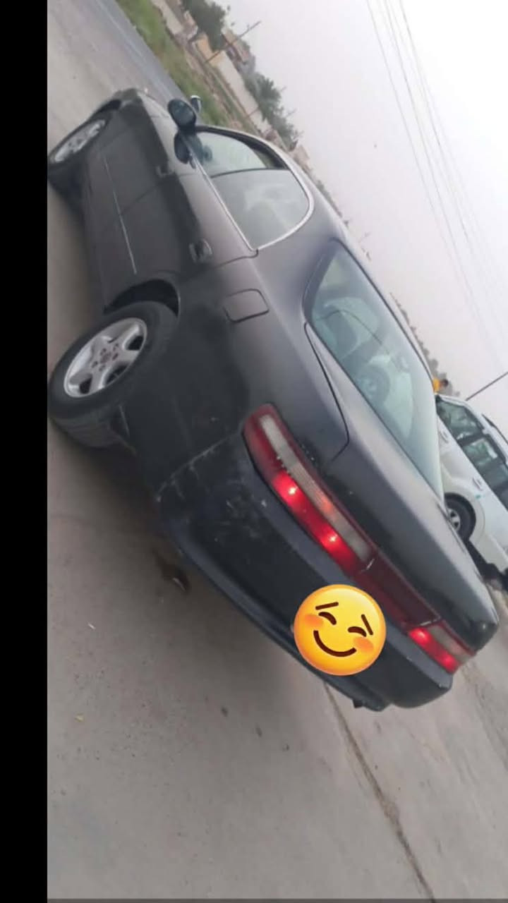 السلام عليكم عندي هاي السياره شيزر رقم صلاح الدين  انكليزي كير محرك جديد محرك ٢ اونص قبق اسود  السعر ٤٨  مكانهه سامراء التواصل عل هذا الرقم ***********
