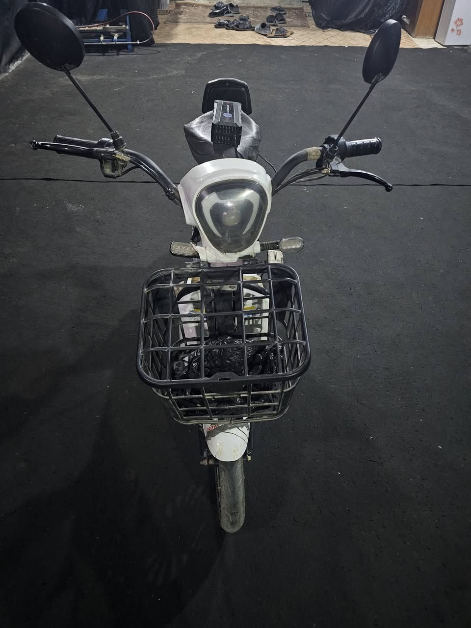 دراجة شحن للبيع سعر 200 و بي مجال نضيفة فقط البطاريات تعبانة 
الرقم للستفسار اكثر ***********
