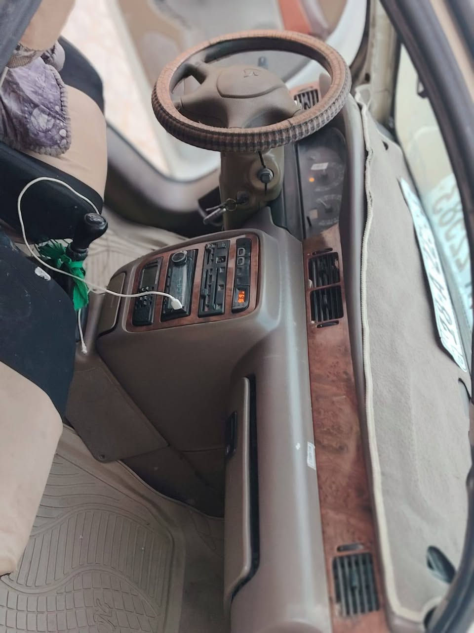 سلام عليكم سمند 2011 رقم بابل انكليزي مكينه وكير  لاتنقيص ولا تبخير حداديه كامله  تبريد ثلج....... مسجل بلوتوث تايرات تخم جديد... كهرباءيات شغاله السياره احله من الصوره.... السعر ٤٠ ورقه.... مكان السياره النجف /المشخاب..... ***********
