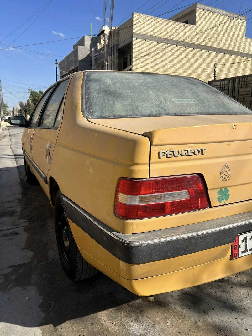 اسلام عليكم بيجو لميس 2016 بيها صبغ باب سايق وهلال خلفي وره الصدر   سياره جاهزه من كلشي بس المكينه بيها دخان مكاني بغداد الشعب السعر 42بيها محال بسيط ***********
