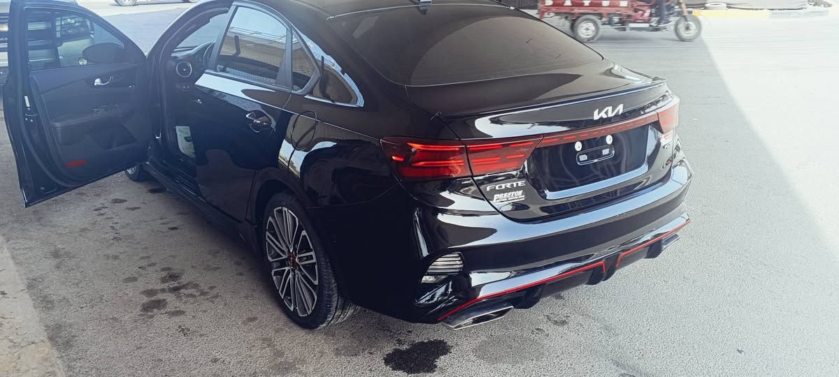 🚗 للبيع — Kia Forte GT 2024 بدون رقم اني المستورد باسمي 
سيارة شبابية بشكل رياضي ومواصفات حلوة
وارد أمريكي 🇺🇸
المواصفات:
• شاشة كبيرة
• كامرة خلفية
• تحكم ستيرن فول 
• جنوط رياضية GT
• لايتات LED
• وضعيات قيادة
• نظام أمان متطور
✨ السيارة نظيفة جداً ومرتبة
✨ شكل رياضي مميز
✨ جاهزة للاستخدام فوراً

📊 الممشى: 1000 ميل فقط (تقريباً جديدة)
🔧 الحادث:
تبديل بنيد أمامي ونصبغ السيارة وبيه ايرباك ستيرن وبرده ومبدل 
والتصليح مرتب وجاهزة للاستخدام

💰 السعر: (14000$ ) يعني 140ورقه وبيه مجال للشراي 
📍 الموقع: بغداد
📞 للاستفسار: (***********)
⚡ سعر مناسب مقارنة بالموديل والمواصفات
⚡ الجاد يتواصل خاص أو اتصال
